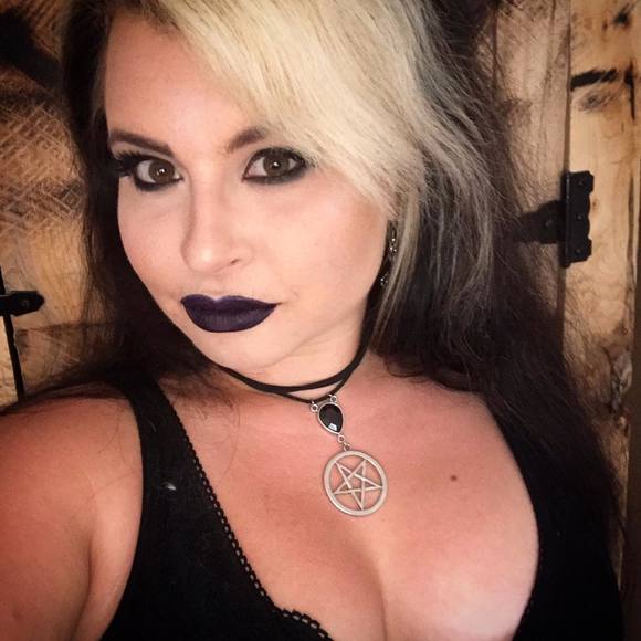 Meet your Posher, Marilyne - Picture 1 of 1